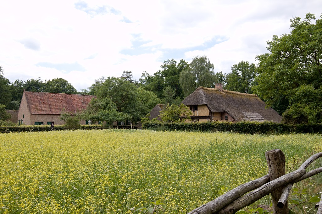 Openluchtmuseum Bokrijk museum belgie hoeve boerderij geit station molen kasteel kerk smidse